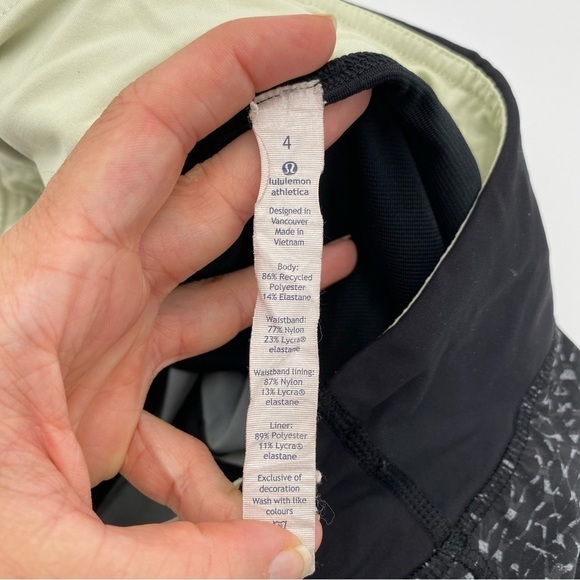 Lululemon Low Rise Pattern Printed Lined Shorts Athletic Sporty Running Size 4 - Picture 5 of 5